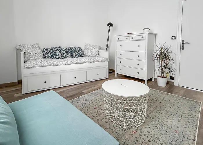 Calme Au Cœur De Brest, Vue Sur La Rade *