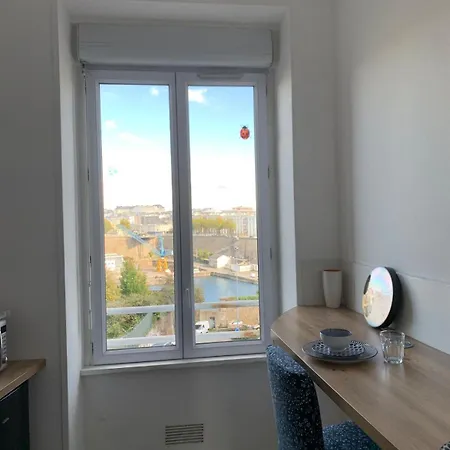 Studio-petite Vue Mer- Proche Du Chateau Apartment