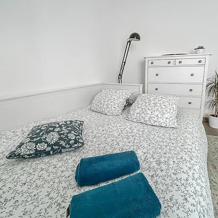 Calme Au Cœur De Brest, Vue Sur La Rade